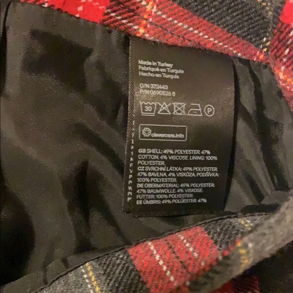 H&M Red Gray Asymmetrical Hem Button Skirt Size 6 - Picture 5 of 5